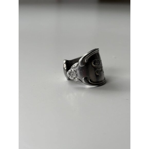 Handmade Monogram “R” Spoon Ring: Size 5 1/4 Upcycled vintage silverware jewelry - Picture 6 of 9